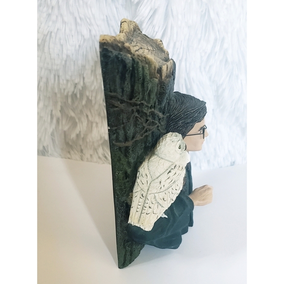 Sold! NECA Harry Potter And Hedwig 3-D Bookend - Picture 2 of 5